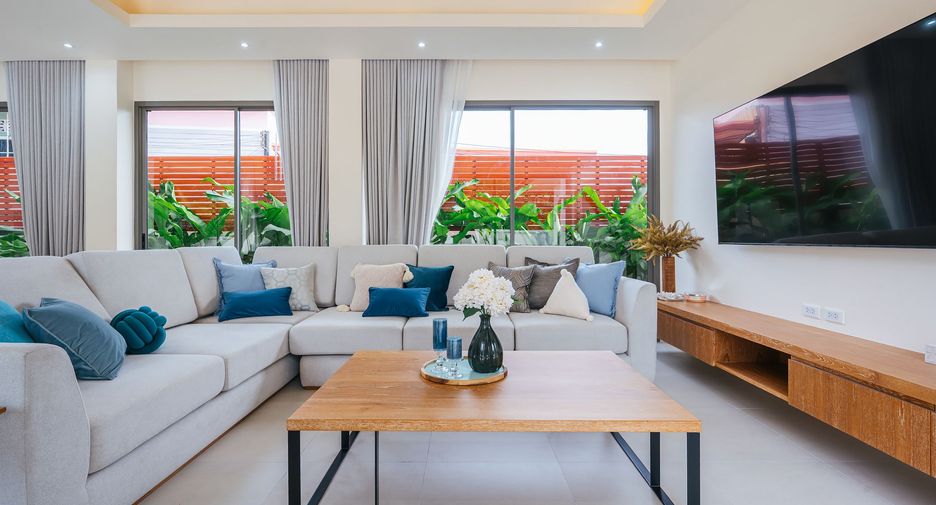 For rent 4 bedrooms villa in Mueang Phuket, Phuket