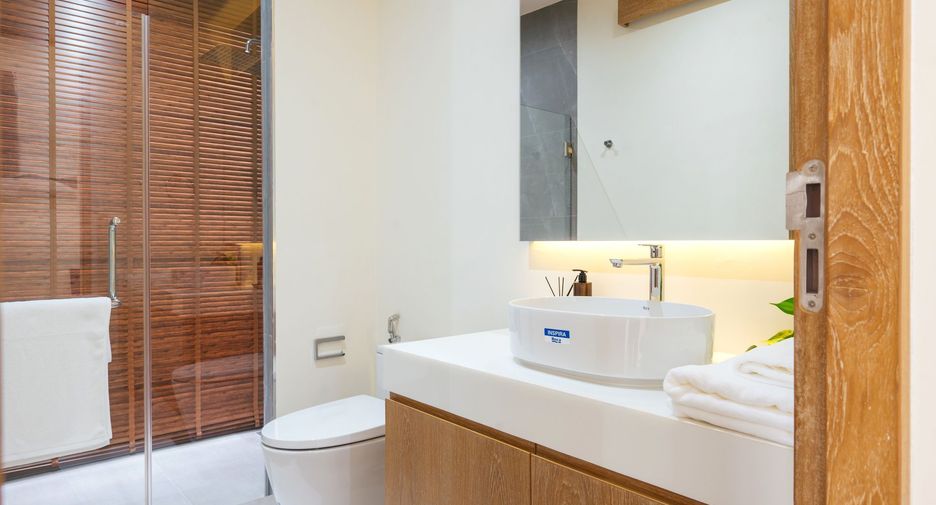 For rent 4 bedrooms villa in Mueang Phuket, Phuket
