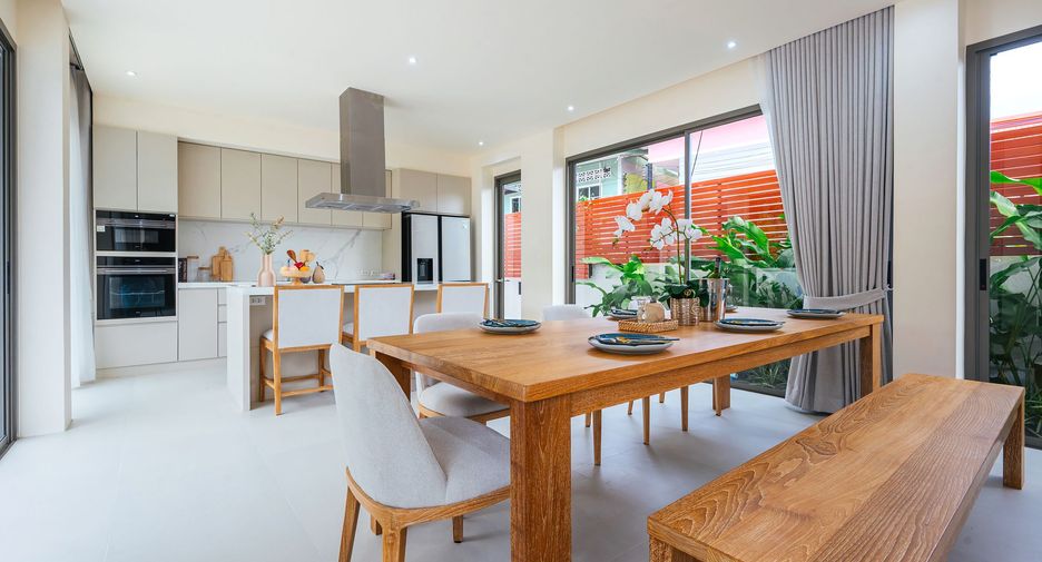 For rent 4 bedrooms villa in Mueang Phuket, Phuket