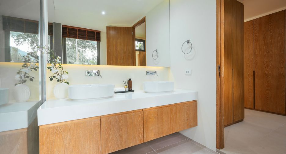 For rent 4 bedrooms villa in Mueang Phuket, Phuket