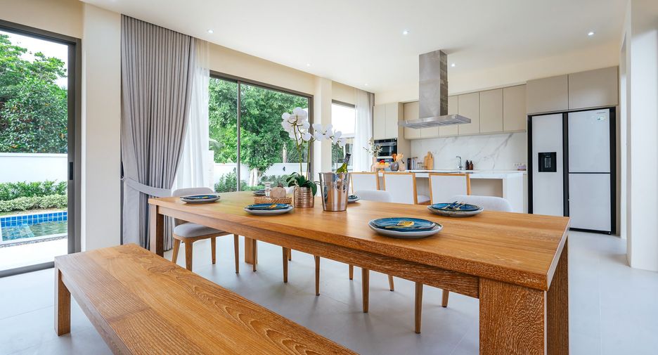 For rent 4 bedrooms villa in Mueang Phuket, Phuket
