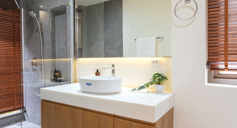 For rent 4 bedrooms villa in Mueang Phuket, Phuket
