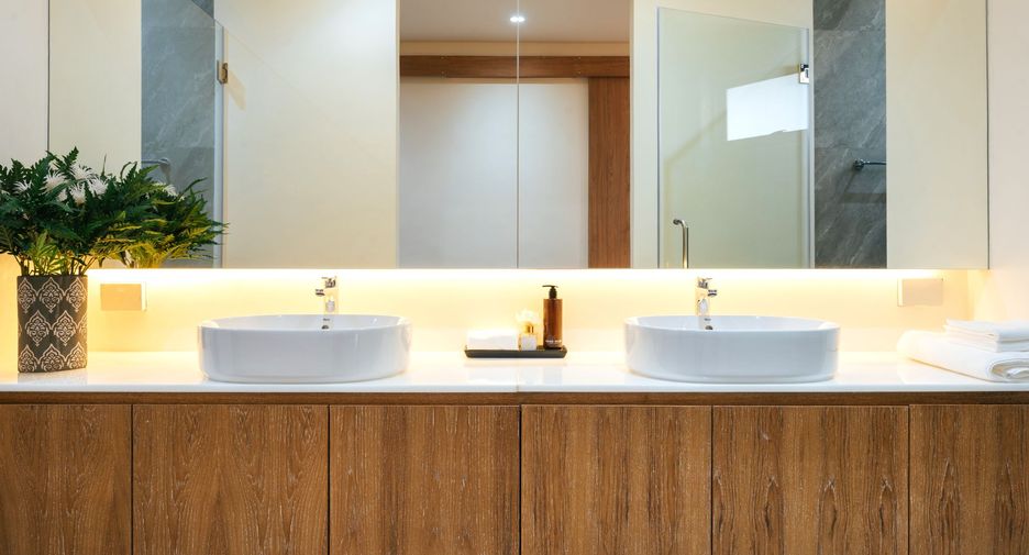 For rent 4 bedrooms villa in Mueang Phuket, Phuket