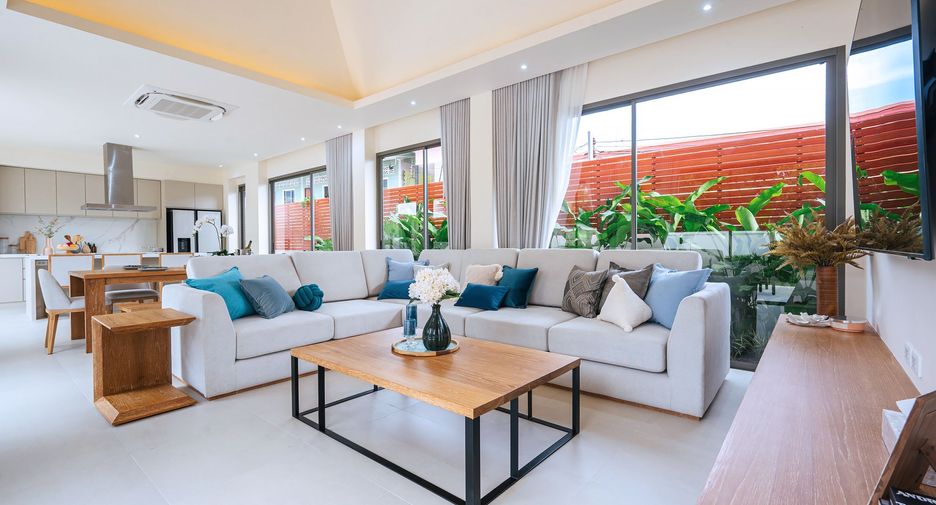 For rent 4 bedrooms villa in Mueang Phuket, Phuket