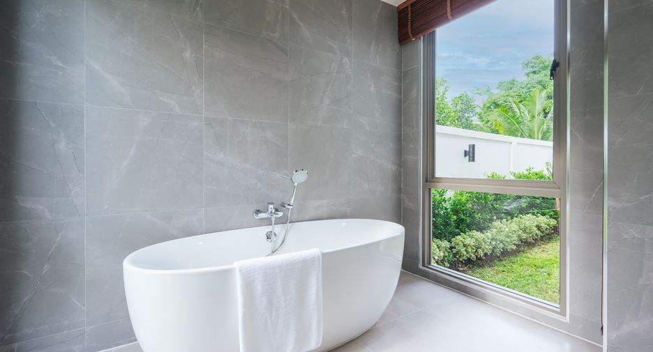 For rent 4 bedrooms villa in Mueang Phuket, Phuket