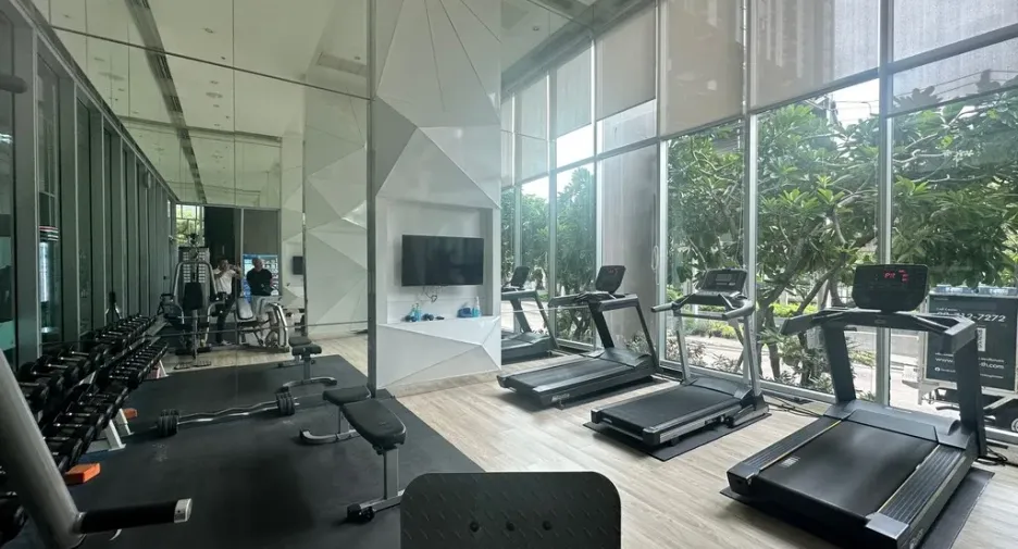 À vendre 1 chambre condo à Huai Khwang, Bangkok