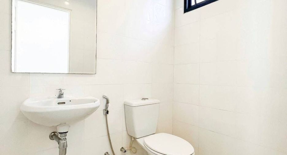 For sale 2 bedrooms retail Space in Mueang Phuket, Phuket