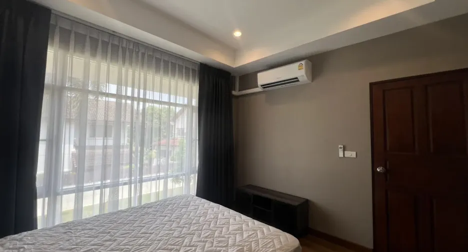 For sale 3 bedrooms house in Mueang Pathum Thani, Pathum Thani