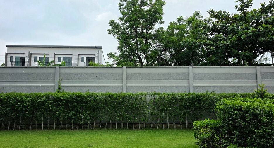 For rent 3 bedrooms townhouse in Bang Kruai, Nonthaburi