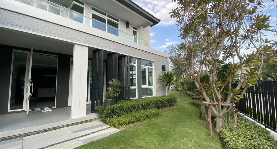 Casa en venta y en alquiler de 4 habitaciones en Bang Bua Thong, Nonthaburi