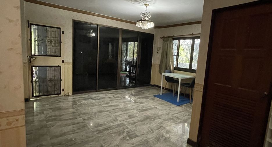 For sale 3 bedrooms house in Thawi Watthana, Bangkok