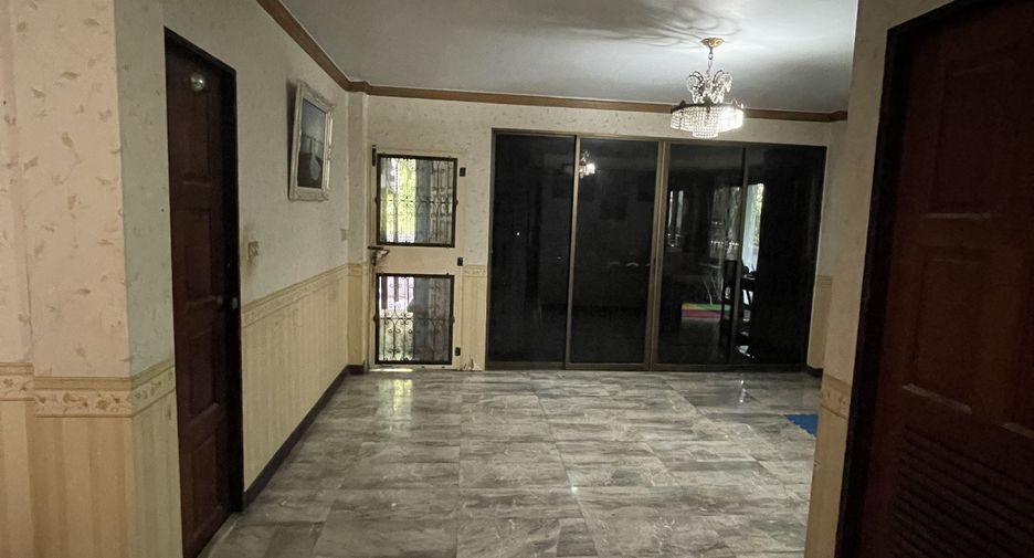 For sale 3 bedrooms house in Thawi Watthana, Bangkok
