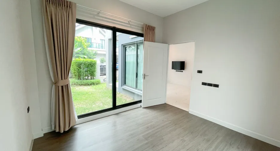 For sale and for rent 4 bedrooms house in Bang Kruai, Nonthaburi
