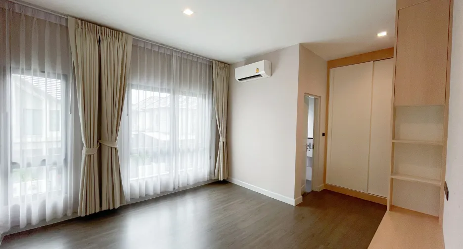 For sale and for rent 4 bedrooms house in Bang Kruai, Nonthaburi