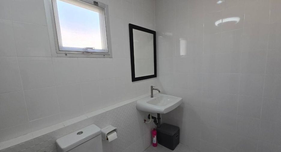 For sale 2 bedrooms townhouse in Mueang Samut Sakhon, Samut Sakhon