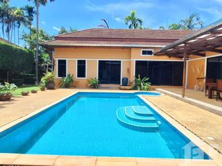 For rent 4 bedrooms villa in Mueang Phuket, Phuket