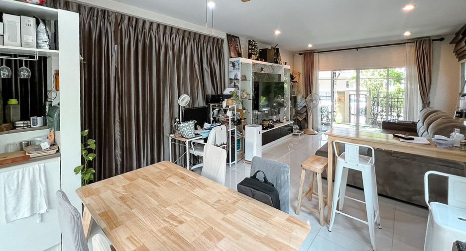 For sale 3 bedrooms house in Krathum Baen, Samut Sakhon