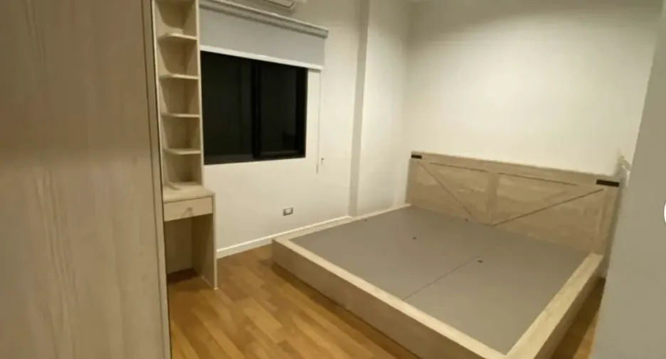 For rent 4 bedrooms house in Mueang Nonthaburi, Nonthaburi