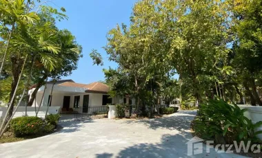 For rent 3 bedrooms villa in Mueang Phuket, Phuket