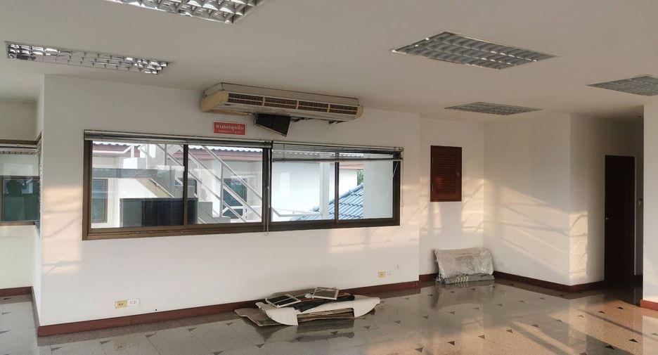 For sale そして for rent office in Khan Na Yao, Bangkok