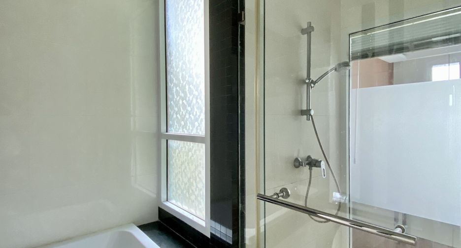 For sale 2 bedrooms condo in Watthana, Bangkok