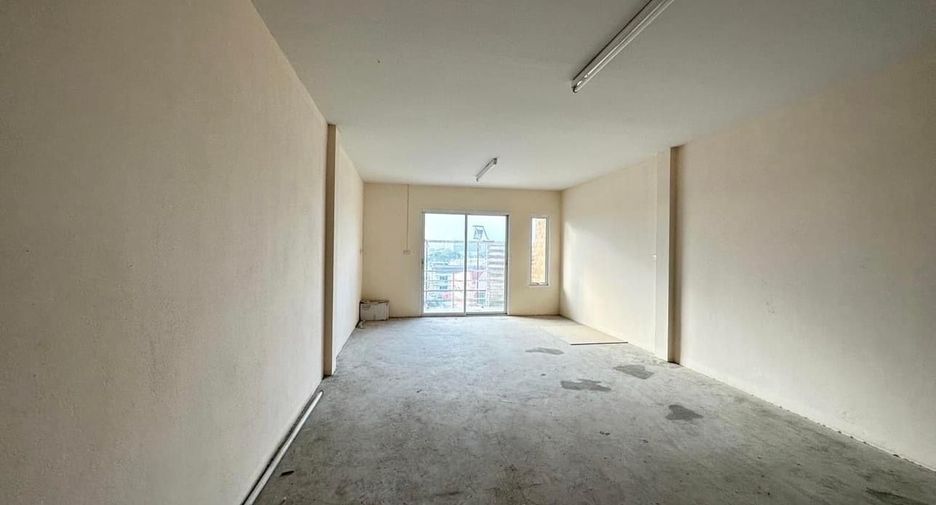For sale retail Space in Bang Bo, Samut Prakan