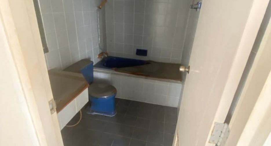 For sale 3 bedrooms condo in Bang Kapi, Bangkok