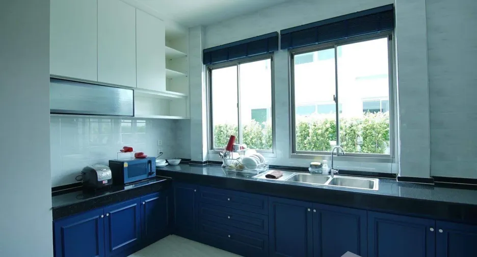 For sale 5 bedrooms house in Lat Krabang, Bangkok