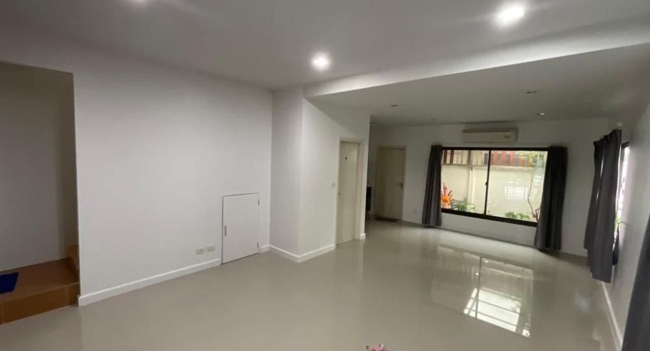 For sale and for rent 4 bedrooms townhouse in Bang Phli, Samut Prakan