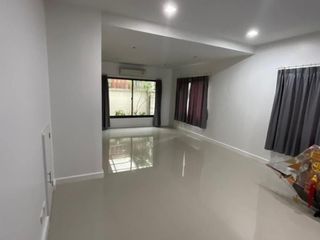 For sale and for rent 4 bedrooms townhouse in Bang Phli, Samut Prakan
