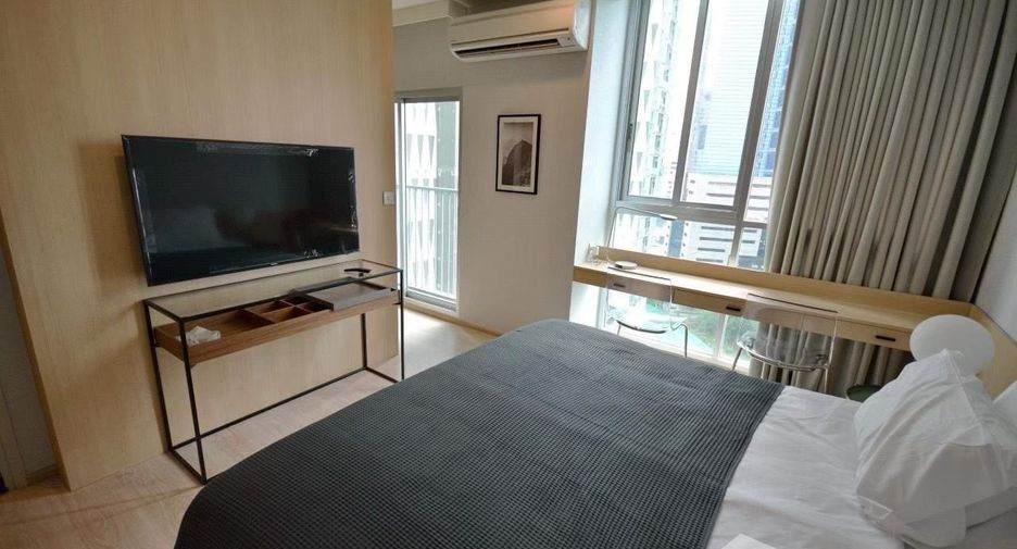 For rent 2 bedrooms condo in Huai Khwang, Bangkok