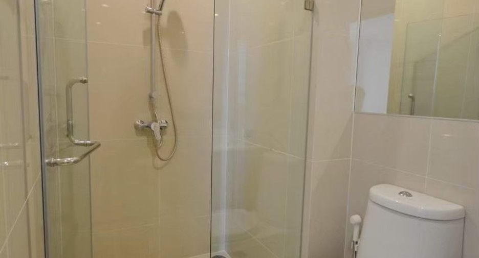 For rent 2 bedrooms condo in Huai Khwang, Bangkok