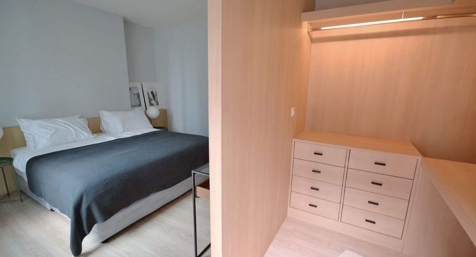 For rent 2 bedrooms condo in Huai Khwang, Bangkok