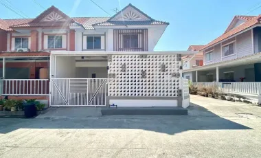 Casa adosada en venta de 3 habitaciones en Khlong Luang, Pathum Thani