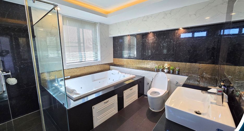 For sale 6 bedrooms house in Mueang Phitsanulok, Phitsanulok