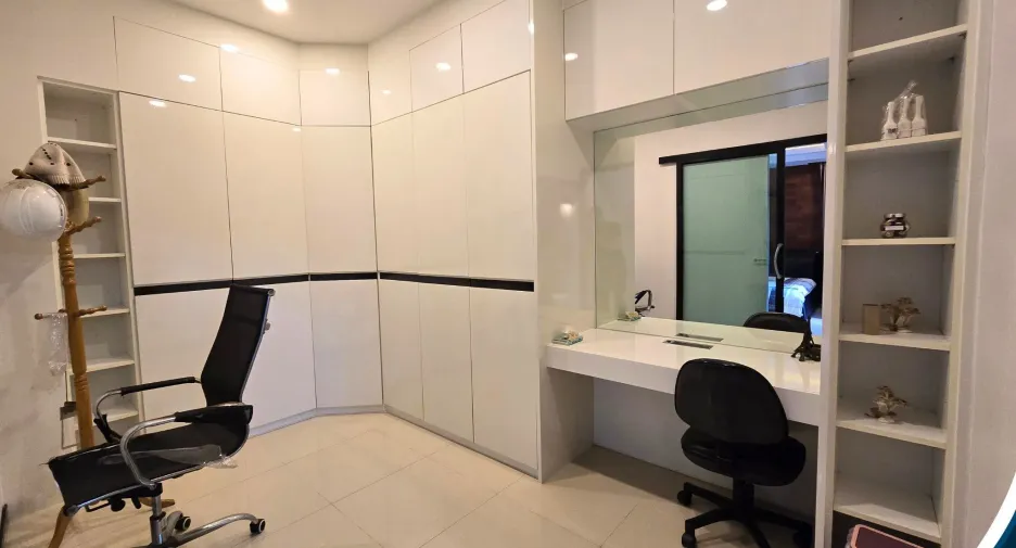 For sale 6 bedrooms house in Mueang Phitsanulok, Phitsanulok