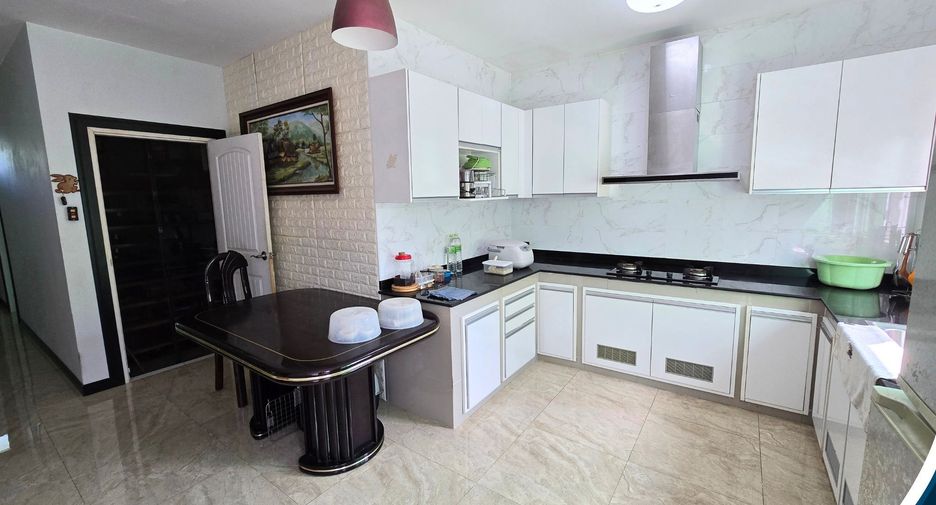 For sale 6 bedrooms house in Mueang Phitsanulok, Phitsanulok