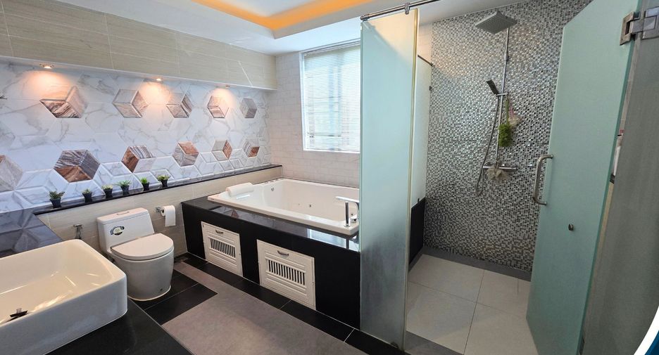 For sale 6 bedrooms house in Mueang Phitsanulok, Phitsanulok