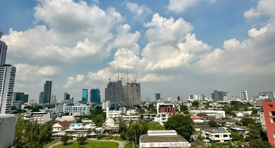 For sale 1 bed condo in Watthana, Bangkok