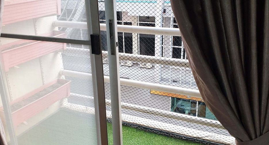For sale 1 bed condo in Wang Thonglang, Bangkok
