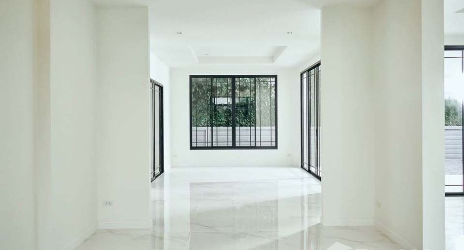For sale 5 bedrooms house in Mueang Samut Sakhon, Samut Sakhon