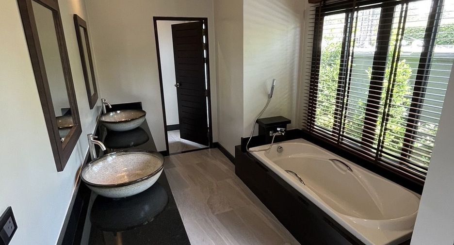 À louer 3 chambres villa à Mueang Phuket, Phuket