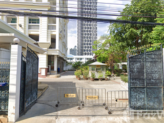 出售 土地 在 Phra Khanong, 曼谷