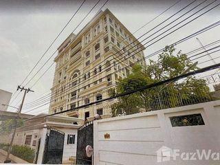 出售 土地 在 Phra Khanong, 曼谷