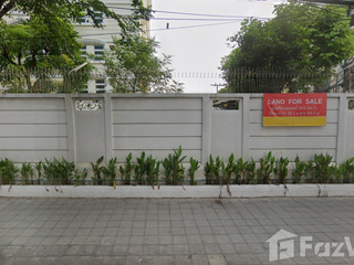 出售 土地 在 Phra Khanong, 曼谷