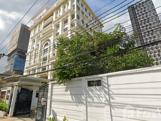 出售 土地 在 Phra Khanong, 曼谷