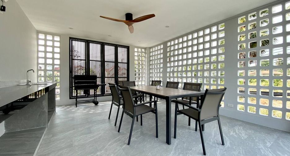 For sale そして for rent 4 ベッドルーム villa in Mueang Phuket, Phuket