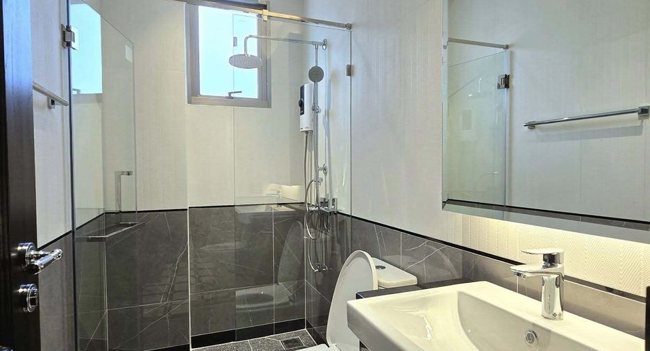 For sale and for rent 4 bedrooms villa in Lat Krabang, Bangkok
