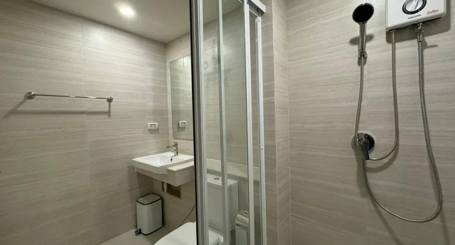 Condo en alquiler de 2 habitaciones en Mueang Phuket, Phuket