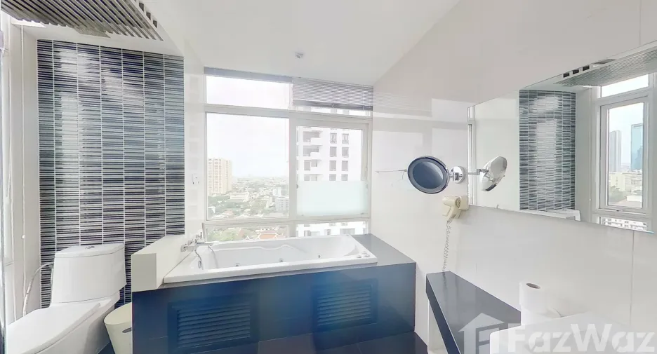 For sale and for rent 3 bedrooms condo in Watthana, Bangkok